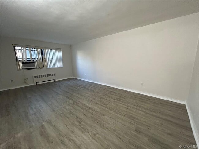 Building Photo - 25 Shady Glen Ct