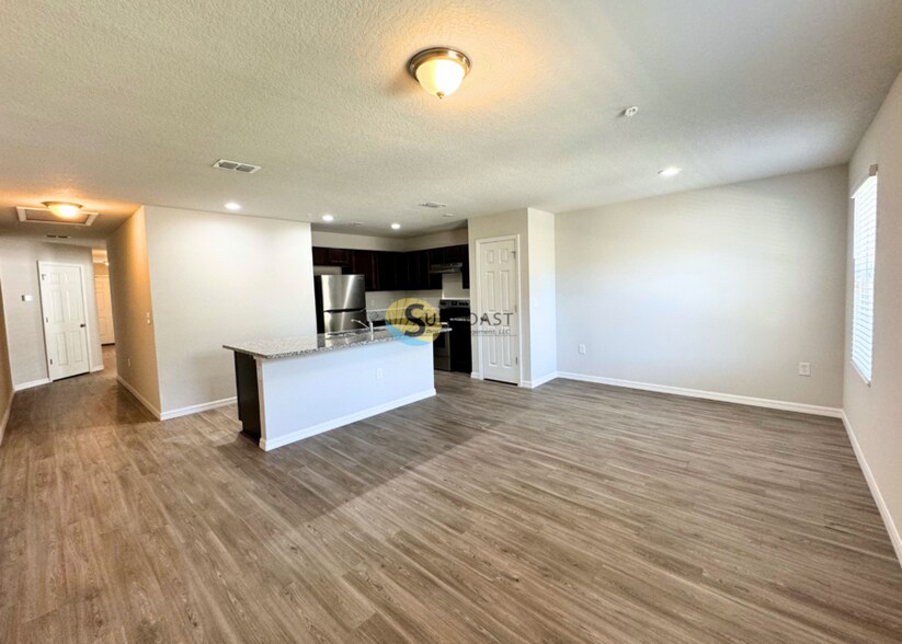 Building Photo - 6535 Sweetbay Ln