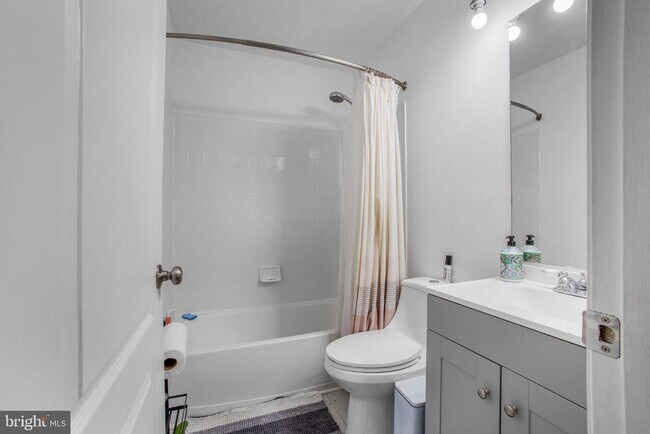 Building Photo - 9820 Berrywood Ct