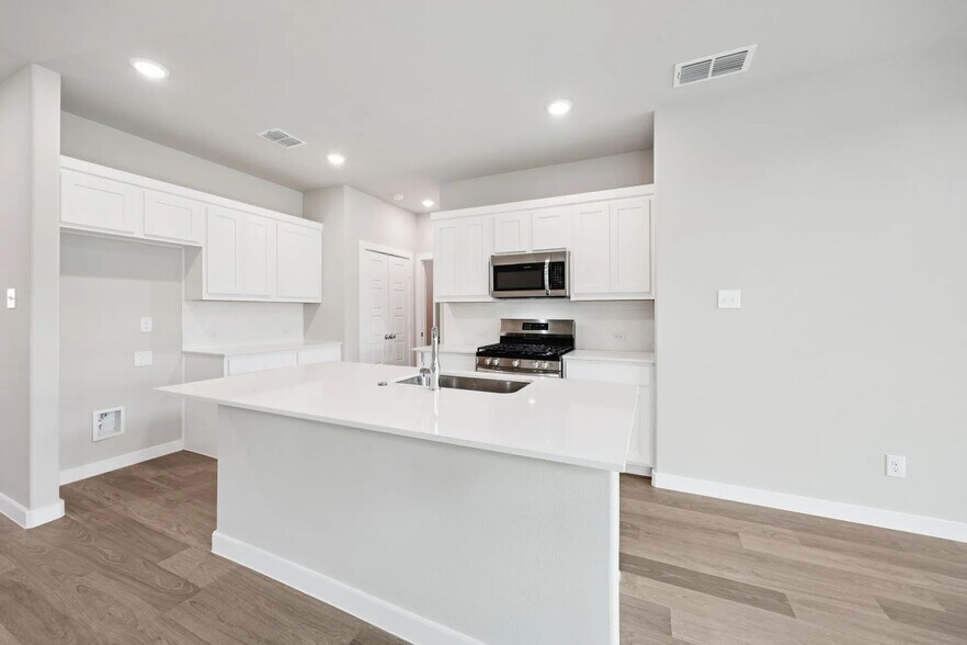 Building Photo - 5009 Celebration Dr