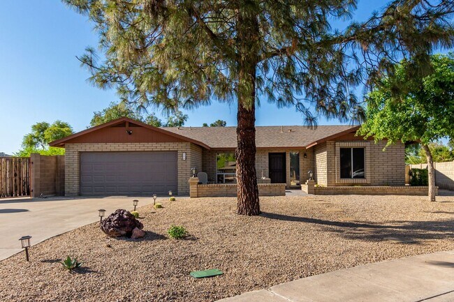 Building Photo - Central & Thunderbird 3 bdrm 2 bath Home w...
