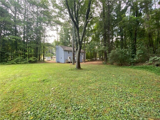 Building Photo - 2012 Oakwood Dr