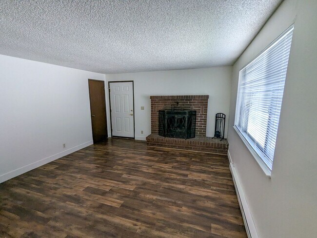 Building Photo - 4483-4485-4485 Campbell Dr SE