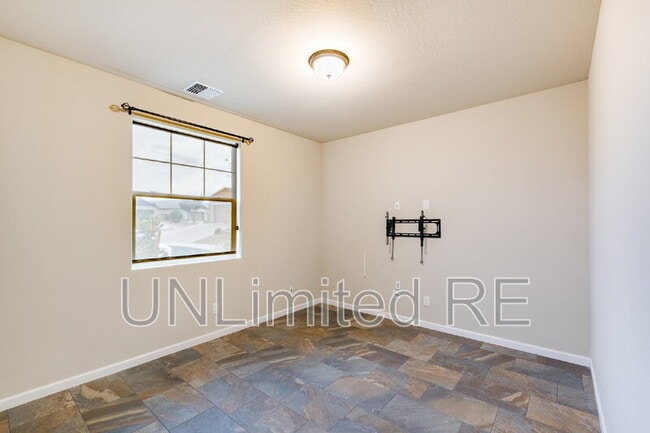 Building Photo - 308 Spirit Cir