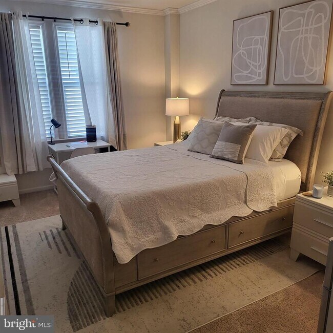 Building Photo - Welcome to your new home in the heart of L...
