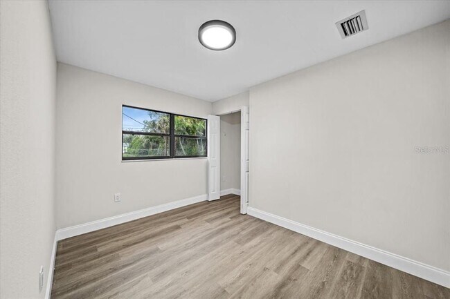 Building Photo - 21224 Quesada Ave