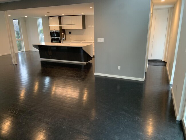 Building Photo - 558 New Bern Ave