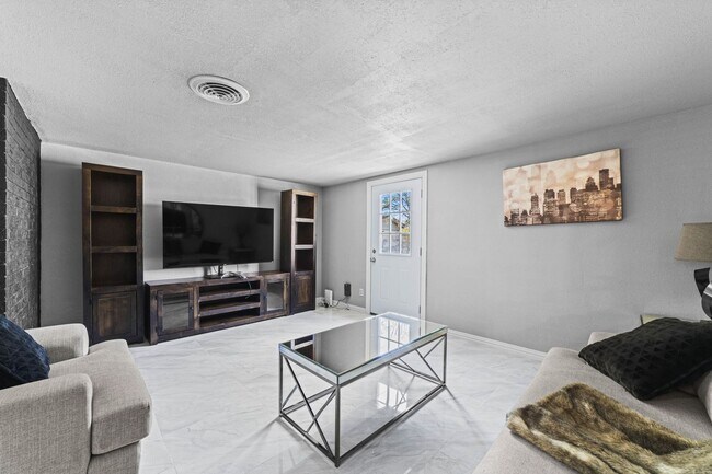 Building Photo - 3013 Gantt Ave