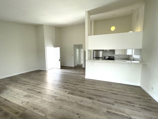 Building Photo - 1158 Cypress Ave