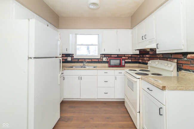 Building Photo - 1704 Nelson Ave