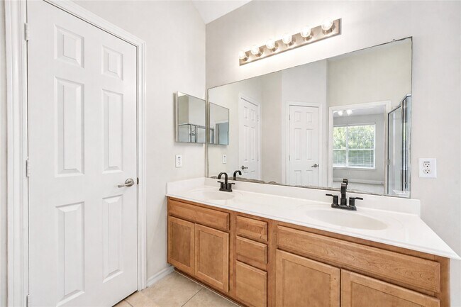 Building Photo - 22027 Field Green Dr