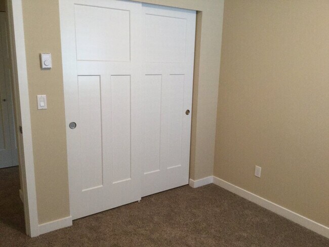 Building Photo - 1663 Burnside Pl