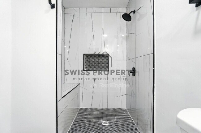 Building Photo - 889 E Livingston Ave