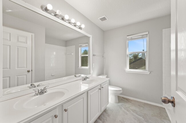 Building Photo - 18914 Woodglen Shadows Dr