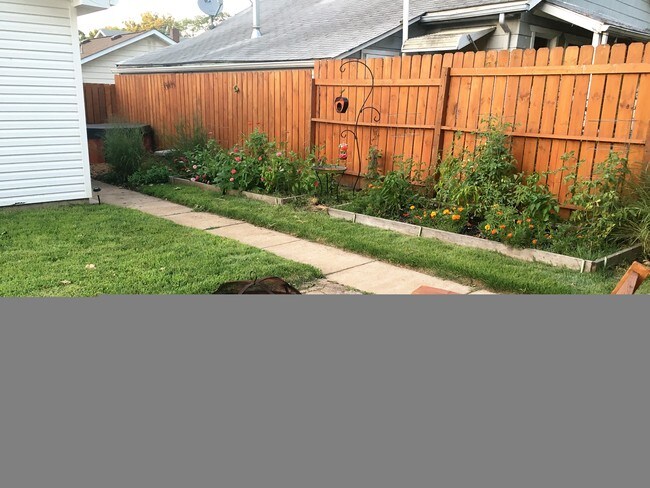 Building Photo - 7015 Sutherland Ave