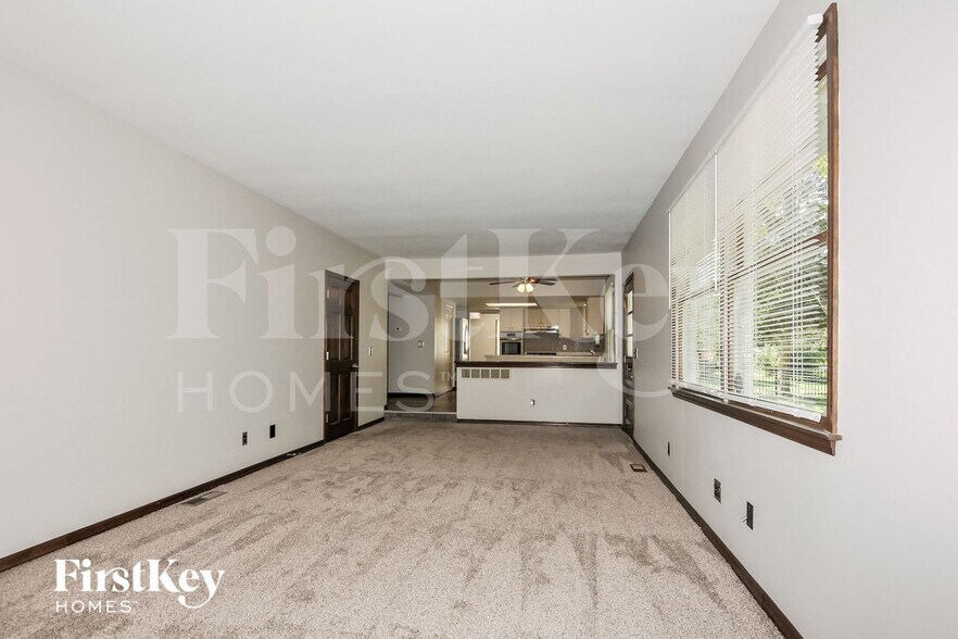 Building Photo - 1005 Lancaster Dr