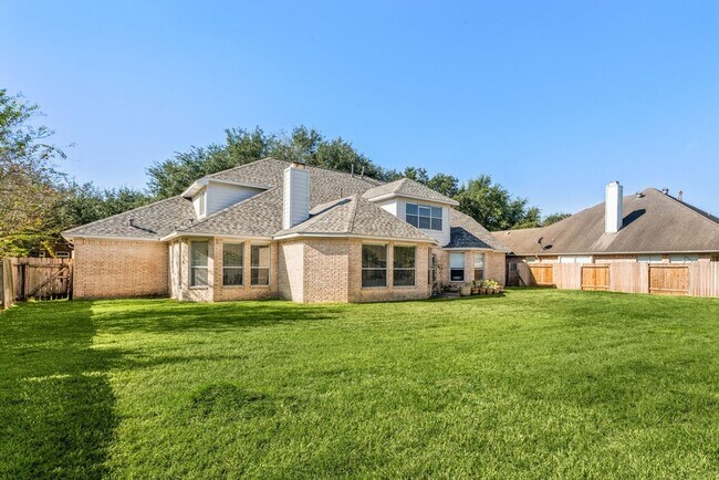 Building Photo - 14910 Lake Woodbridge Ct