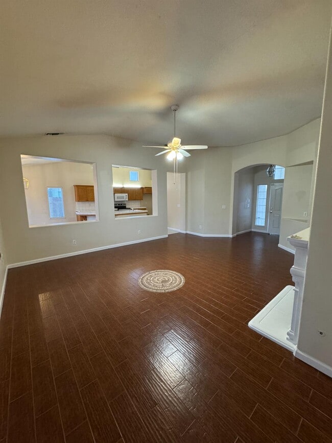 Building Photo - 5731 N Tracy Ave