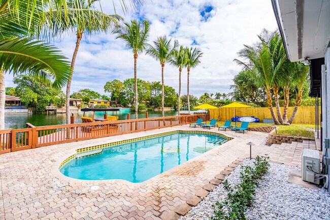 Building Photo - 1712 NE 18th Ave