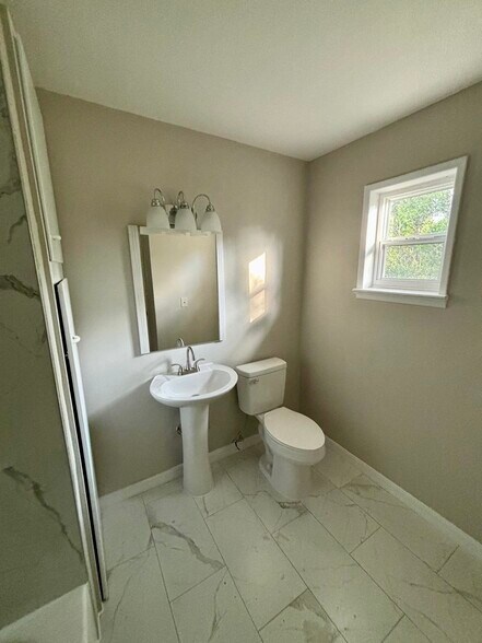 Building Photo - 4020 N Scenic Hwy