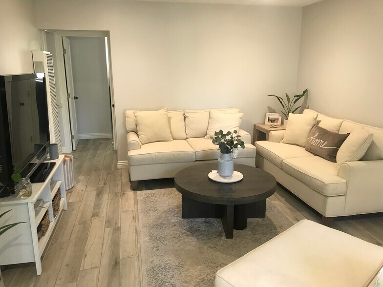 Living Room with view of Bdrm #2 - 2912 Peppertree Ln