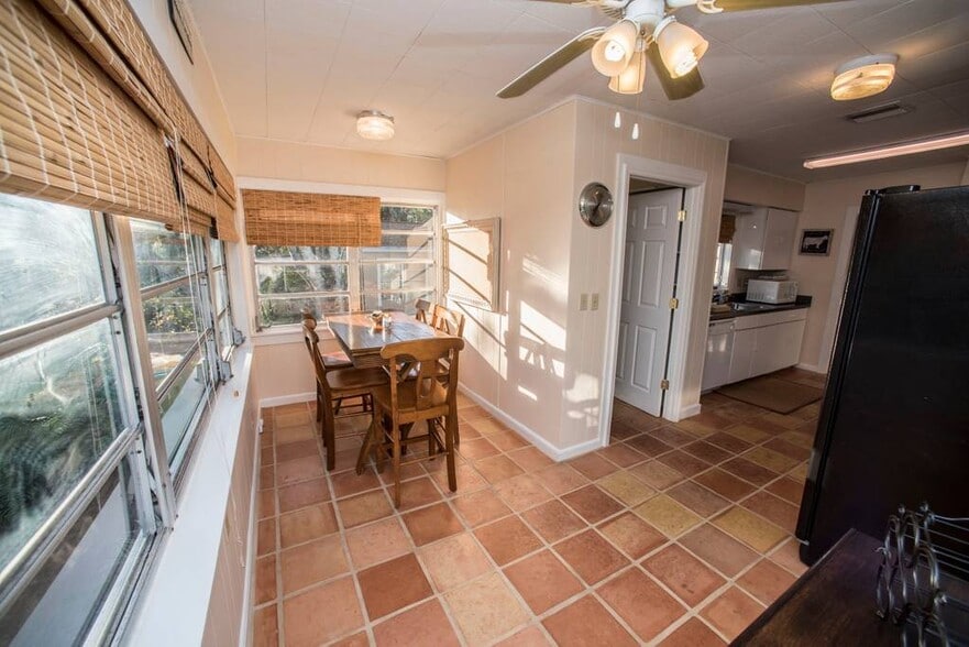 Eat-in kitchen and pantry - 107 E Melbourne Ave