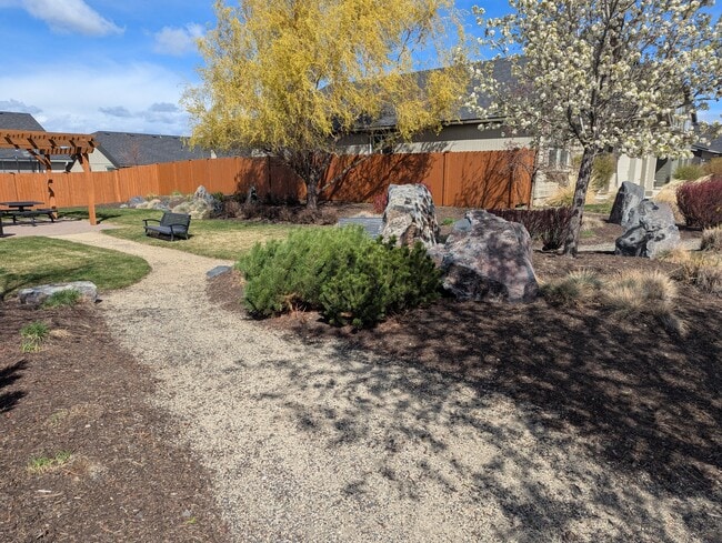 Building Photo - 3667 SW Pumice Stone Ave