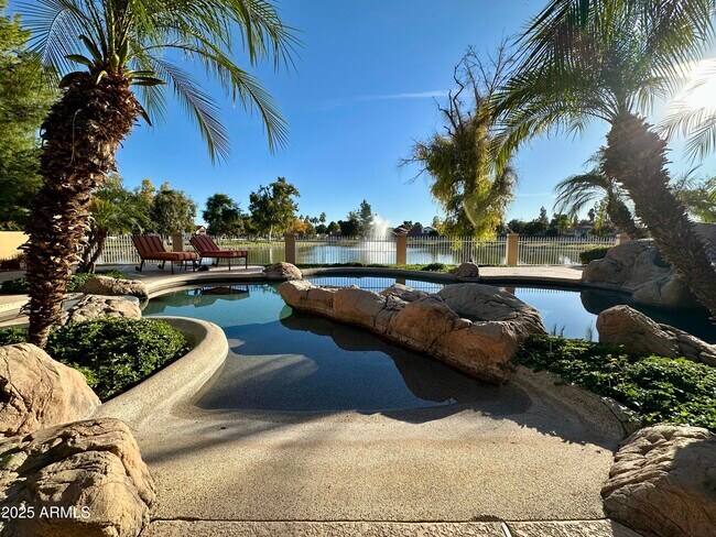 Building Photo - 5711 W Linda Ln