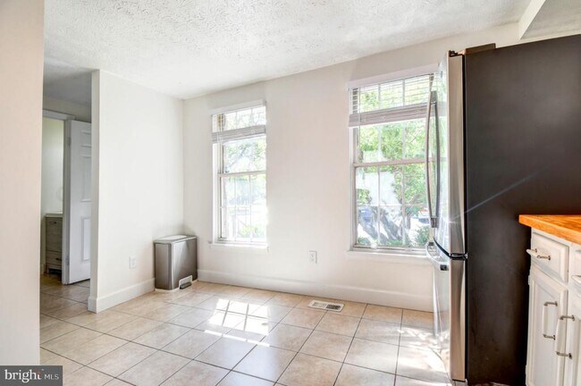 Building Photo - 6022 Phlox Ct