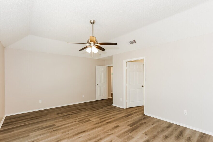 Building Photo - 912 Eagle Dr