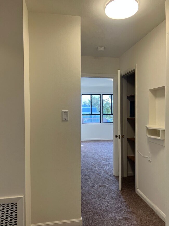 Building Photo - 1342