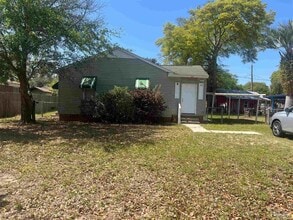 Building Photo - 103 NW Kalash Rd