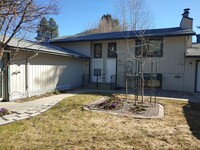 Building Photo - Newly Remodeled Duplex in Central Coeur d'...