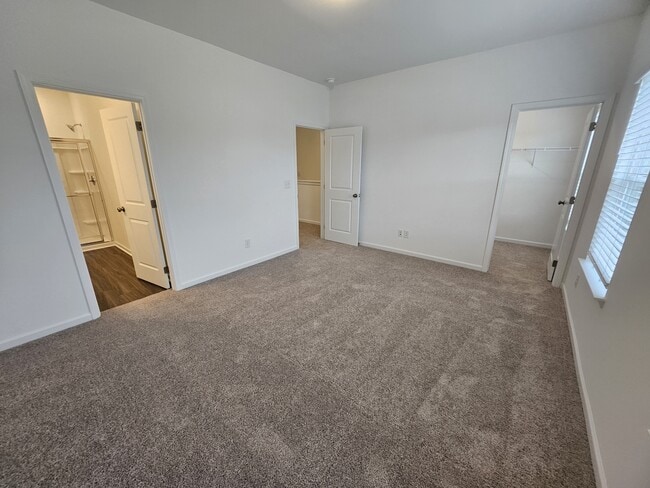 Building Photo - 129 Rosebush Ln