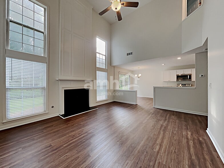 Building Photo - 122 Wallnut Hall Cir