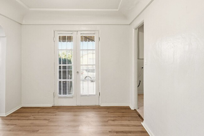 Building Photo - Coming Soon - Renovated Hyde Park Gem Near SoFi, LAX & Metro K Line