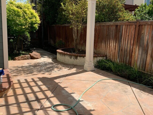 Building Photo - Stunning 4 bed/2.5 bath home in San Ramon