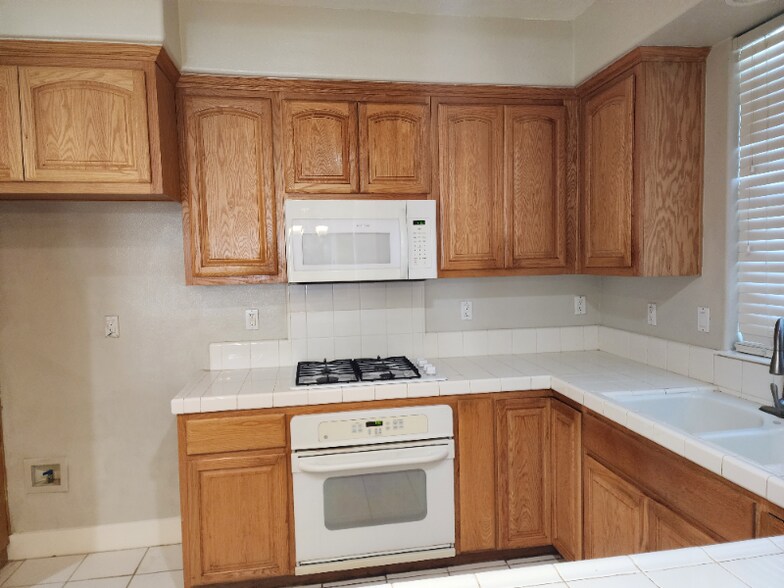 Building Photo - 1117 Baywood Ln