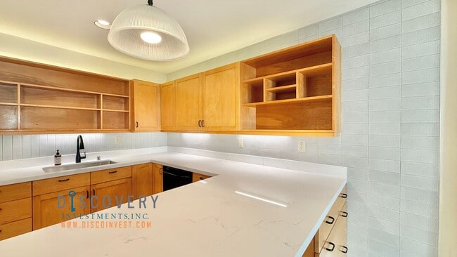 Building Photo - Updated MCM Gem in Adams Point