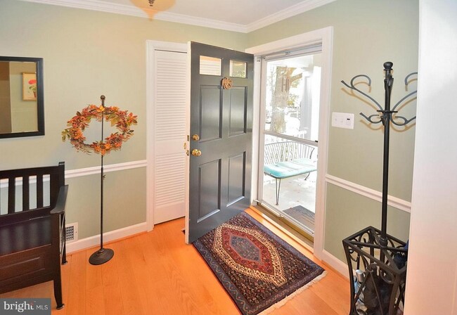 Building Photo - 610 John Marshall Dr NE