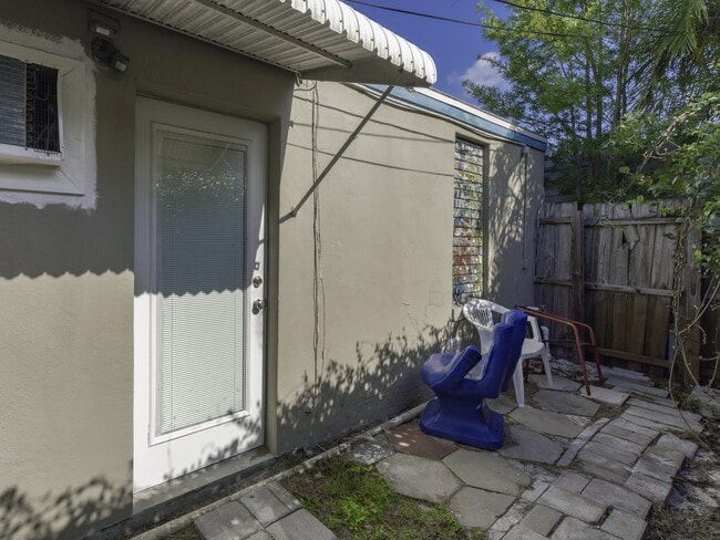 Building Photo - 2808 Clinton St S