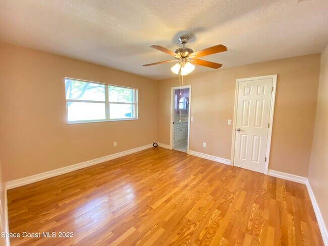 Building Photo - 288 Coral Way W