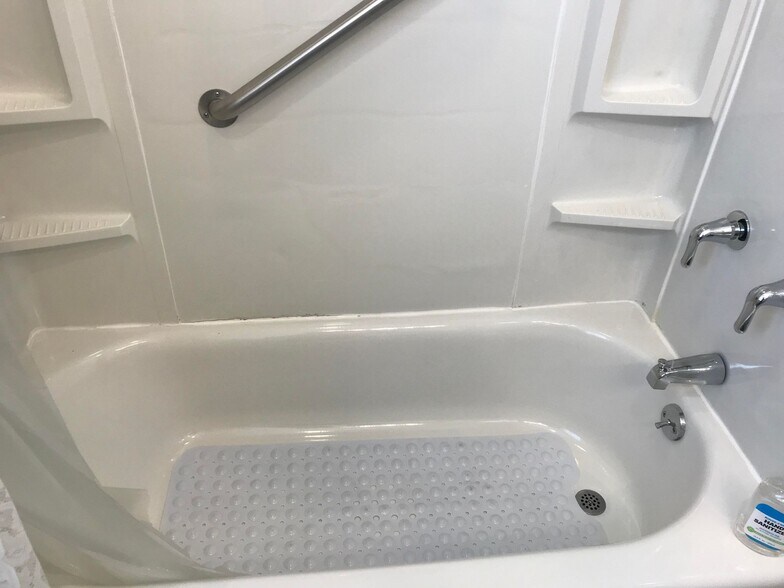 Building Photo - 782 N Van Auken St