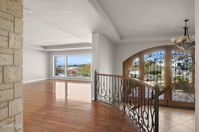 Building Photo - 6204 Pinehurst Dr