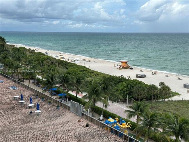 Building Photo - 6039 Collins Ave