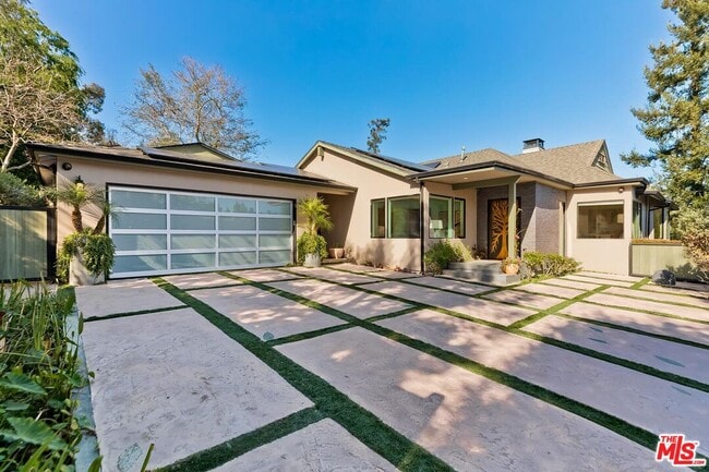 Building Photo - 2841 Montcalm Ave