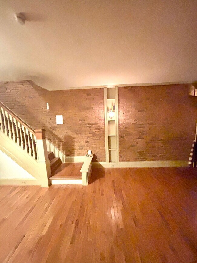 Building Photo - 627 4th St