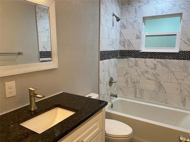 Building Photo - 38415 9th Ave