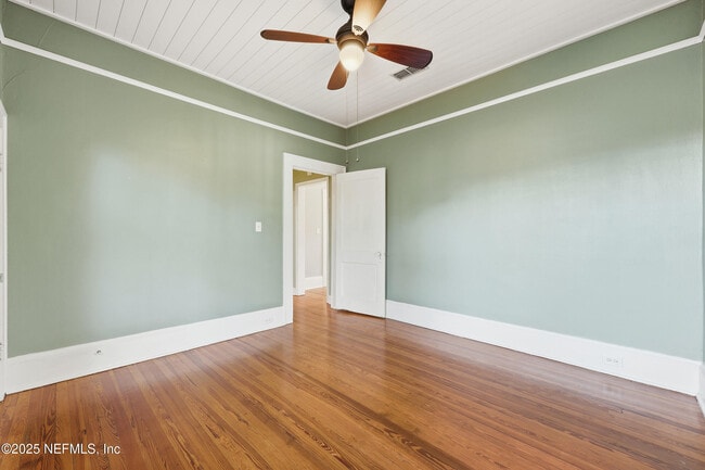 Building Photo - 1047 Cherry St