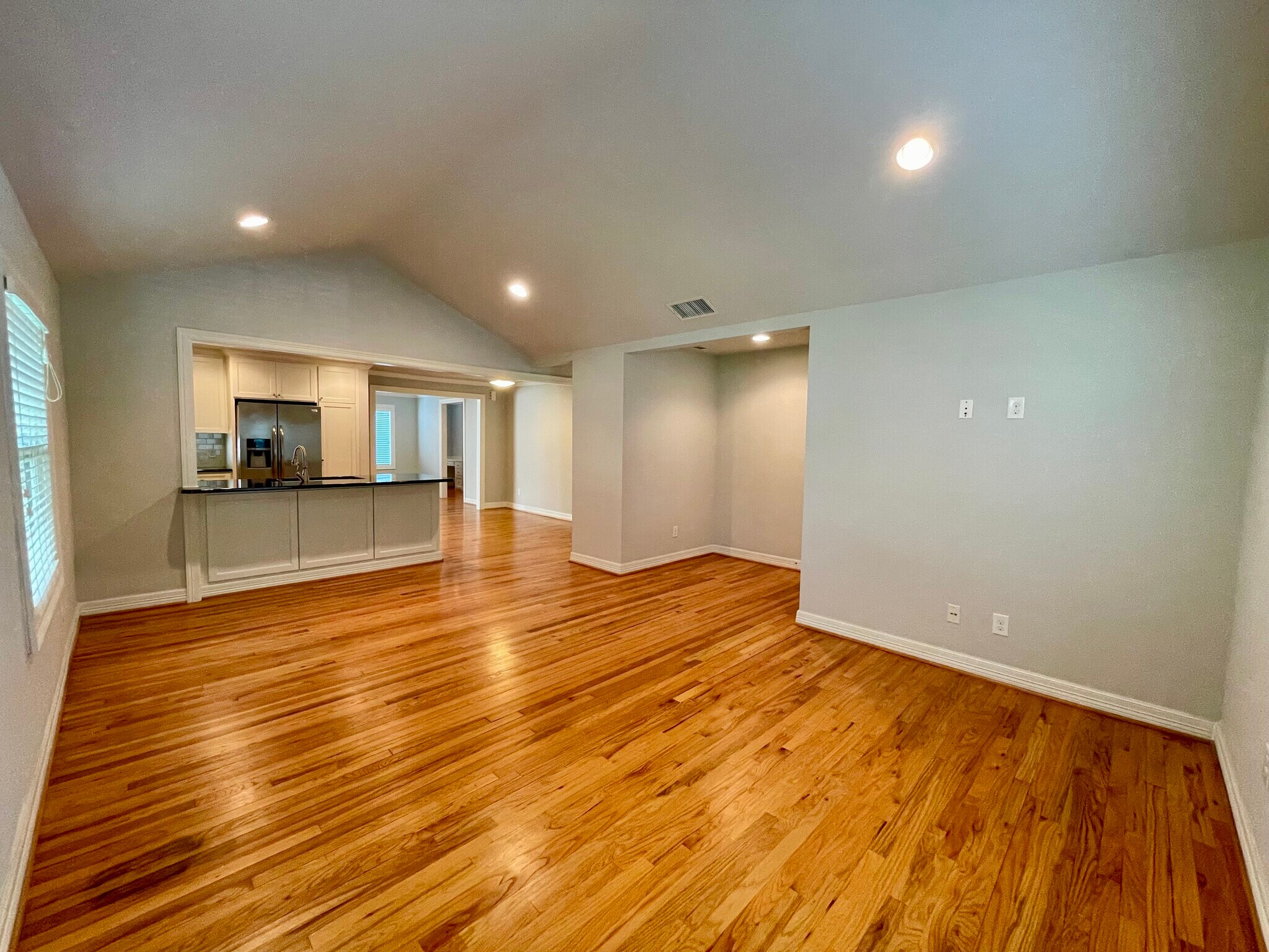 Building Photo - 3716 Collinwood Ave
